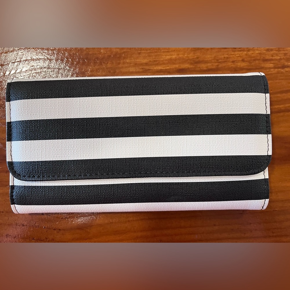EUC Kut from the Kloth Trifold Card & ID Wallet/ Holder